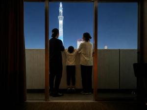 Stunning SkyTree View, Sleeps 5, Shinjuku & Shibuya Direct, 24H Supermarket 1min