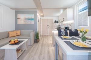 Sea La Vie Luxury Floating House Novigrad - jacuzzi
