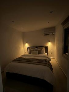 Sunny house, stunning Aegean Sea views.