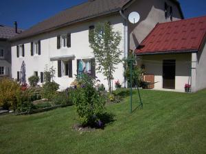 Gites familiaux à Lajoux à 1180m daltitude