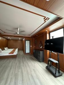Moc Tuc Home