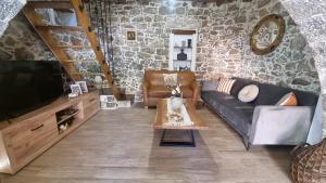 MENELAUS Stone House