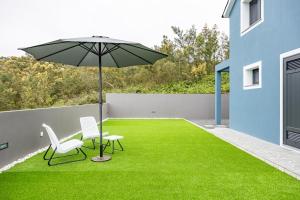 Santana Trail House by YOUR KEY MADEIRA