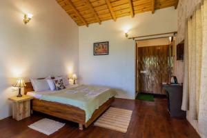 1985 Stone house - Orchard , Garden , Himalayan View , Kumaoni Food