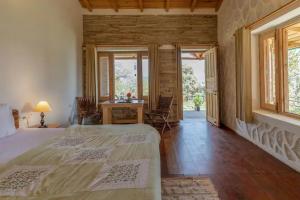 1985 Stone house - Orchard , Garden , Himalayan View , Kumaoni Food