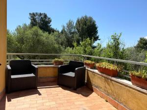 C015 - Camerano, Villa su tre piani con giardino