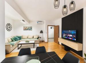 MM Elegant Apartment with 2 Private Parking