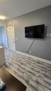 Stylish Townhome Gem with Several Amenities Just Minutes To The Falls