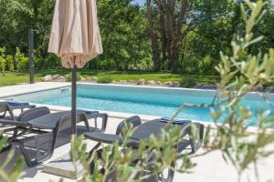 Carpe diem - holiday house with pool & vineyard