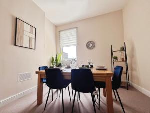 4BR Home - Free Parking - Near Dockyard - Sleeps 8