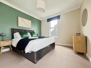 4BR Home - Free Parking - Near Dockyard - Sleeps 8