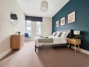 4BR Home - Free Parking - Near Dockyard - Sleeps 8