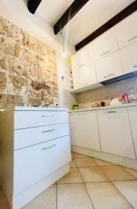 Catalan Art Room Studio Apartment img6