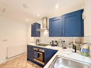 Laurel, Bright 2-Bed Home, Central Aberdare