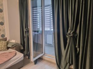 GOLDEN APARTMENT- Militari Residence Bucharest