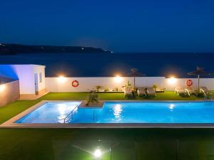 Apartamento con piscina compartida y parking gratis cerca de Tartessus