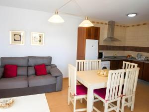 Apartamento con piscina compartida y parking gratis cerca de Tartessus