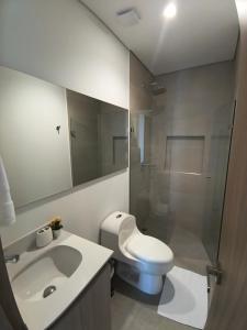 Vista al mar, atardecer, piscina y confort 7 personas