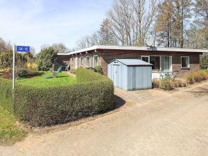 10 person holiday home in