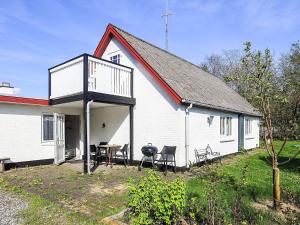 10 person holiday home in Thyholm-By Traum