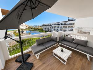Modernes Apartment 3 Pools Balkon mit Aussicht