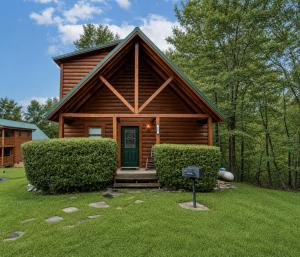 Couples or Fam Fun, King Bed, Pool Table, Jacuzzi, Hot Tub