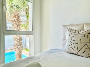 Ocean-Front 2 Bedrooms Flat - Pool & Garden Access