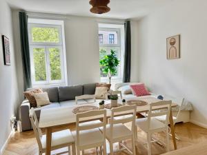 Modern Renovated Apartment with Balcony