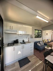 Havenly Stay A Tiny Home Central Location with Firepit & Spa