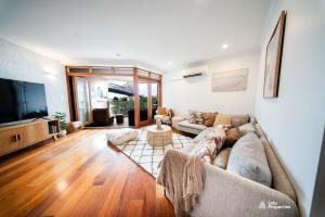 Stylish Rivr front lux2Bdr2Bath Pool AC Parking