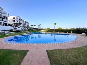 Elegante apartamento en Cabo con piscina y cerca del mar