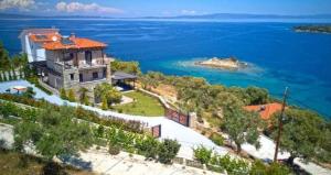 The Panorama - Enjoy this 1 bedroom 1 bath - Parking