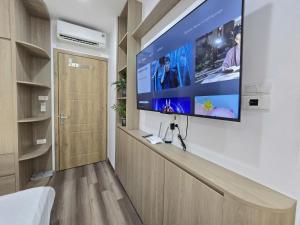 Lakenest Realty 12, 111 Xuan Dieu, Tay Ho, Ha Noi