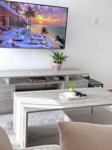 1 Bedroom Suite with city views-Garden Estate