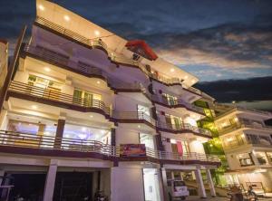 Mountain Mount view # triund track 2 km#Free Parking-cricket stadium 8 km-Mcleodganj 2 km