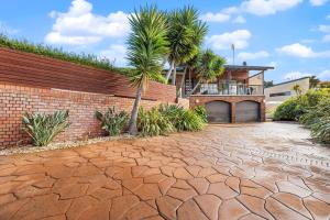 Valley View Home - Barrel Sauna, Woodfired Pizza Oven, Firepit, Kids Playset