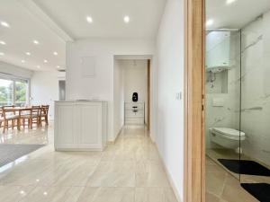 Luxury Sea View Apartment 100m from Beach with Sunlit Terrace Okrug Gornji Salena