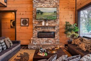 Smoky Mtn Mansion with Indoor Pool, Theater, Arcade