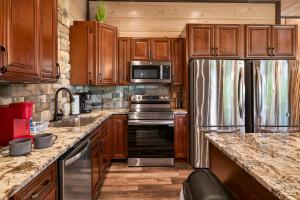 Smoky Mtn Mansion with Indoor Pool, Theater, Arcade