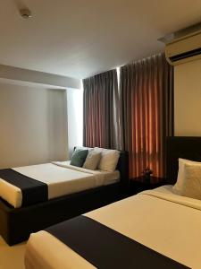 The Upperhouse Hotel Boutique Stay with City & River Views