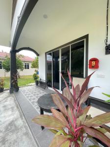 White Villa Mangrove