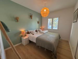 Villa familiale avec piscine, 7 min de la plage