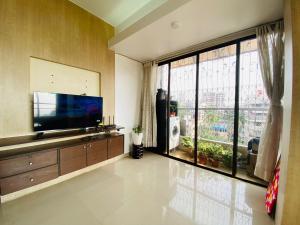Marita 701 Bandra beauty 2 bed 2 Bath Sea view Parking