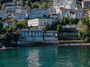 Waveside hotel