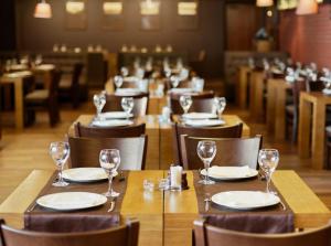Hotel Sky Nest Suites Near Delhi IGI Airport