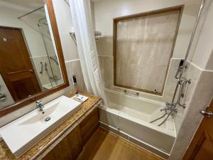 Acron Candolim Regina