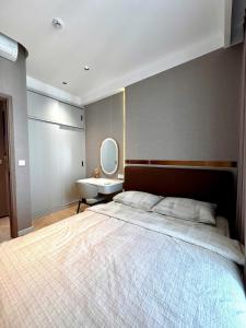 Luxury 1-Bedroom Apartment The Aurora - Central Location