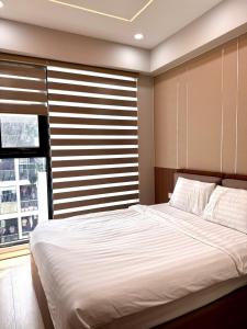 Luxury Aurora 2-Bedroom Apartment