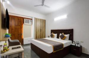 Hotel Vibe Blue Sec 70, Near Kailash Hospital & Sec 61 -52 Metro