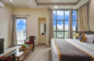 Hotel Vibe Blue Sec 70, Near Kailash Hospital & Sec 61 -52 Metro